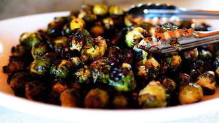 Рецепт Брюссельская капуста с бальзамическим уксусом и клюквой