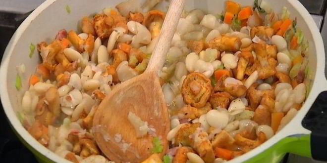 Рецепт фасоль с грибами и шалфеем