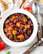 Фасоль с яблоками и копченой паприкой