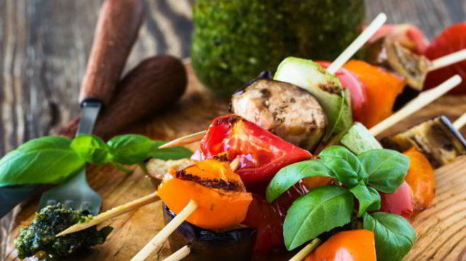 Рецепт Кабачки с помидорами и баклажанами на шпажках
