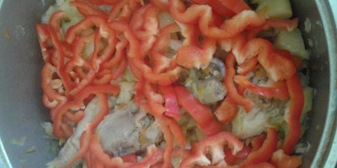 Рецепт капуста тушенная с картошкой и куриными окорочками в казане