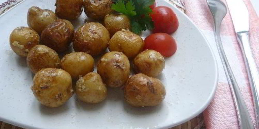 Как приготовить картофель запеченный в чесночке