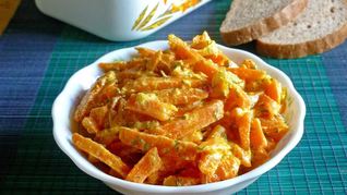 Рецепт Морковь тушеная с луком и сметаной