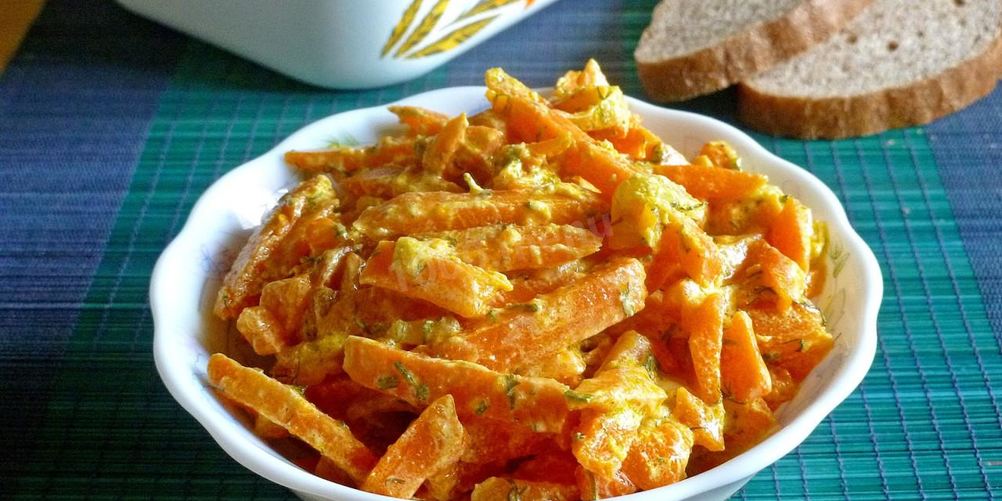 Как приготовить морковь тушеная с луком и сметаной