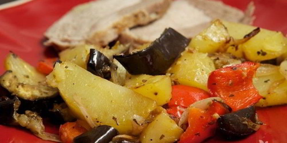 Как приготовить овощи, запеченные в духовке