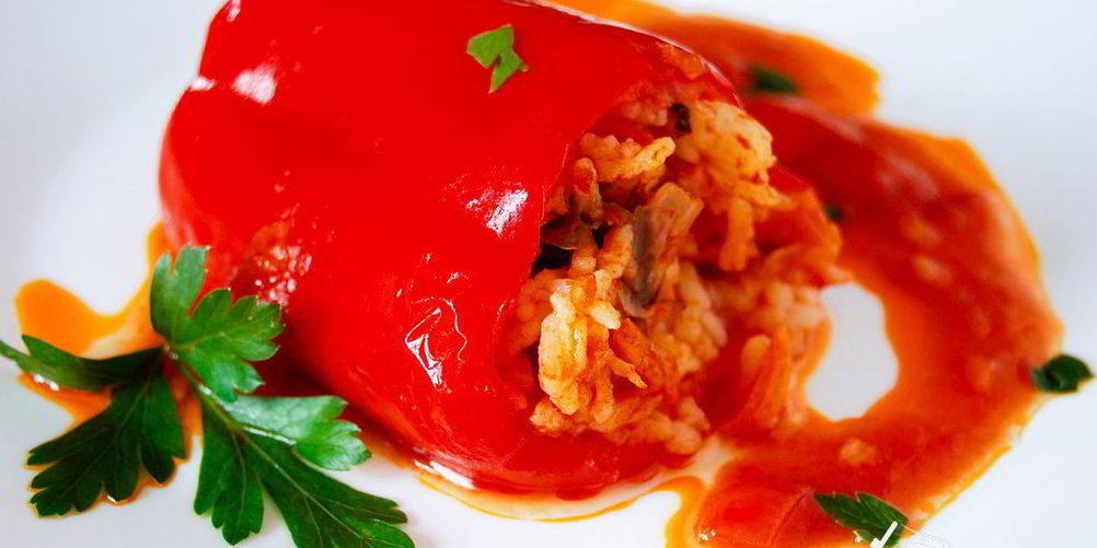 Как приготовить перец, фаршированный рисом и овощами