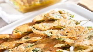 Рецепт Шпинат в кляре с соусом чатни