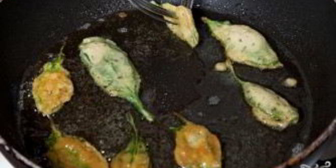 Рецепт шпината в кляре с соусома чатней