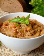 Тушеная капуста с изюмом