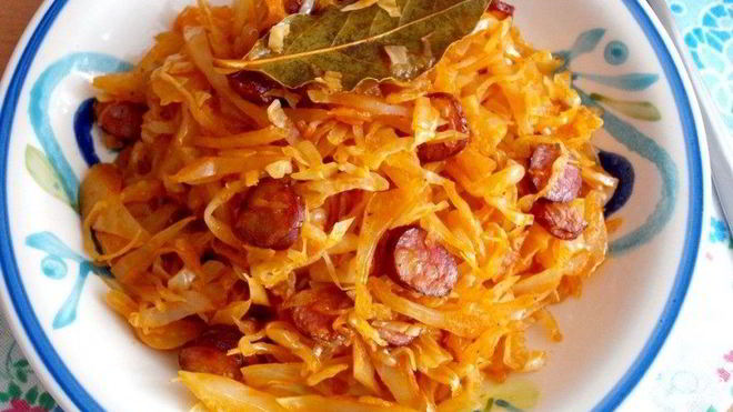 Рецепт Тушеная капуста с колбасками