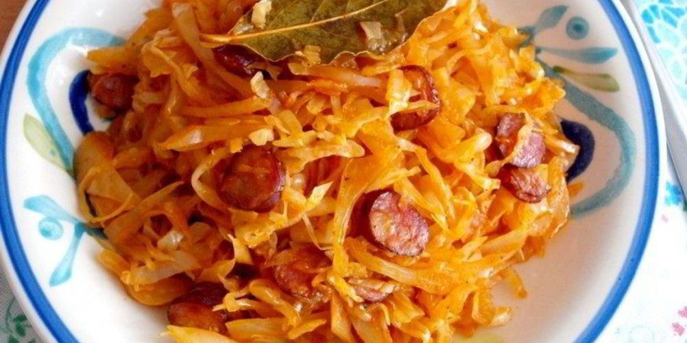 Как приготовить тушеная капуста с колбасками