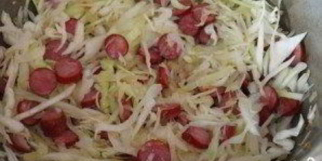 Рецепт тушеная капуста с колбасками