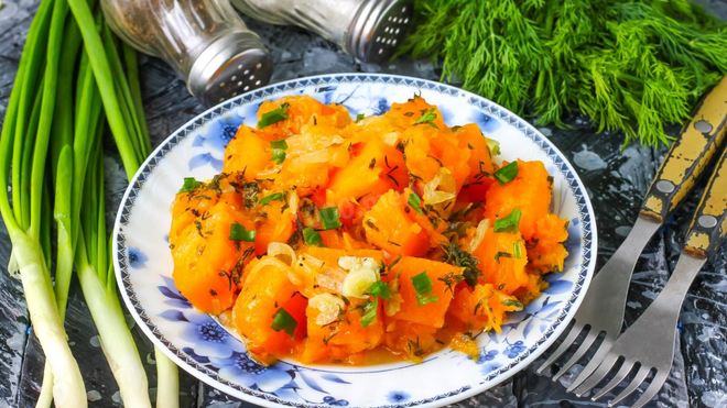 Рецепт Тушеная тыква с луком и зеленью