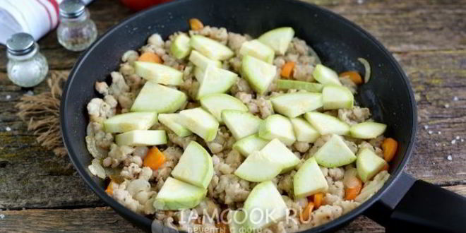 Рецепт тушеные кабачки с фаршем и рисом