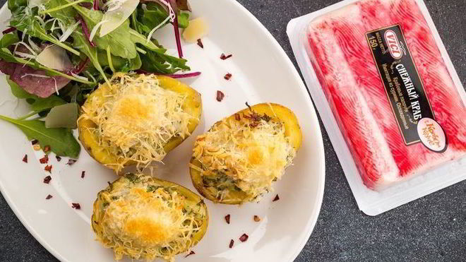 Рецепт Запеченный картофель с крабовыми палочками