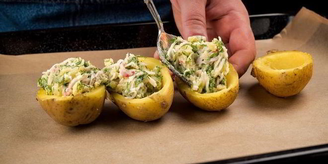 Рецепт запеченный картофель с крабовыми палочками