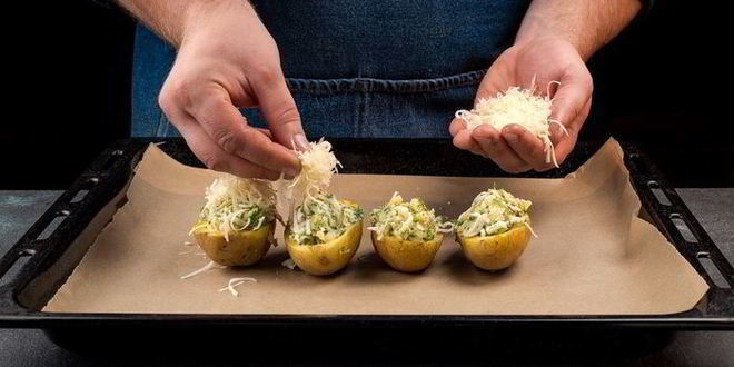 Рецепт запеченный картофель с крабовыми палочками