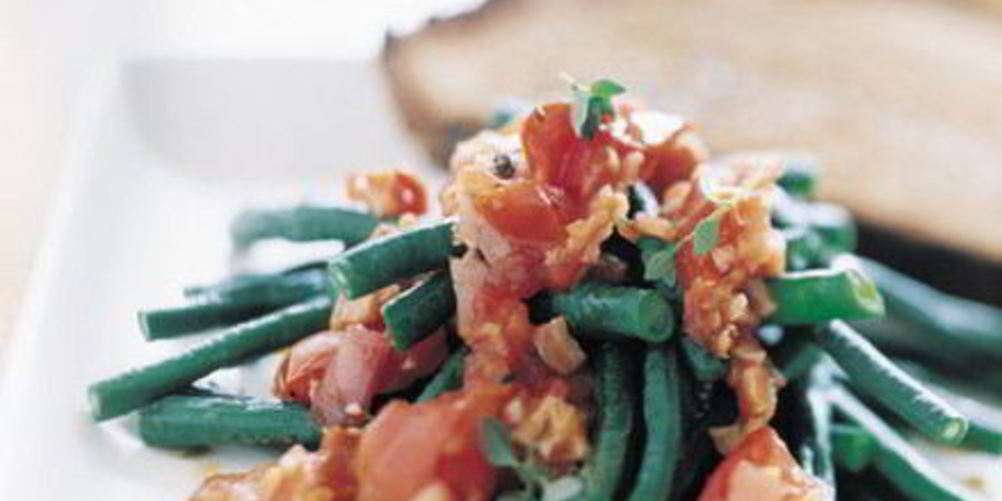Как приготовить зеленая фасоль с помидорами и беконом
