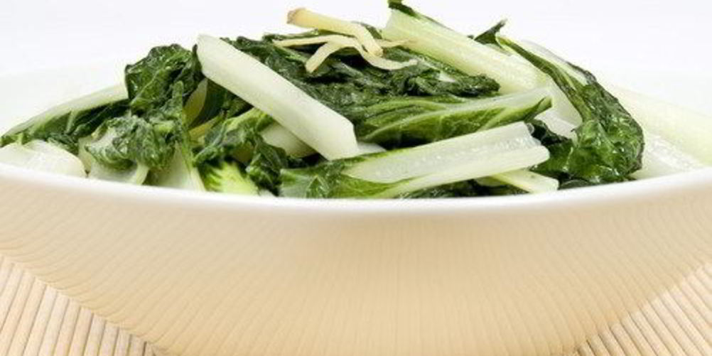 Как приготовить жареный латук с чесноком