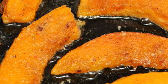 Рецепт жареные ломтики тыквы с томатным соусом