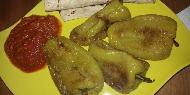 Рецепт жареные перцы с томатным соусом basilico