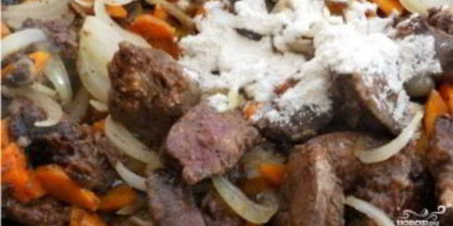 Рецепт говяжья печень тушеная с луком и морковью