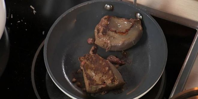 Рецепт говяжья печенка с гречотто и соусом из огурца