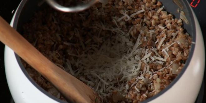 Рецепт говяжья печенка с гречотто и соусом из огурца