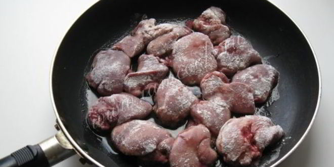 Рецепт куриная печень с грибами в сметане