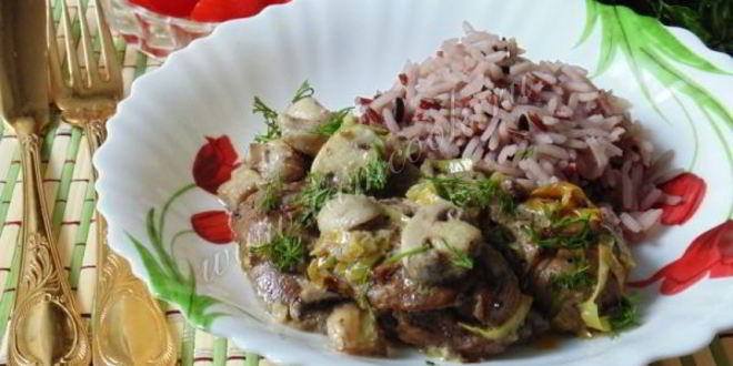 Рецепт куриная печень с грибами в сметане