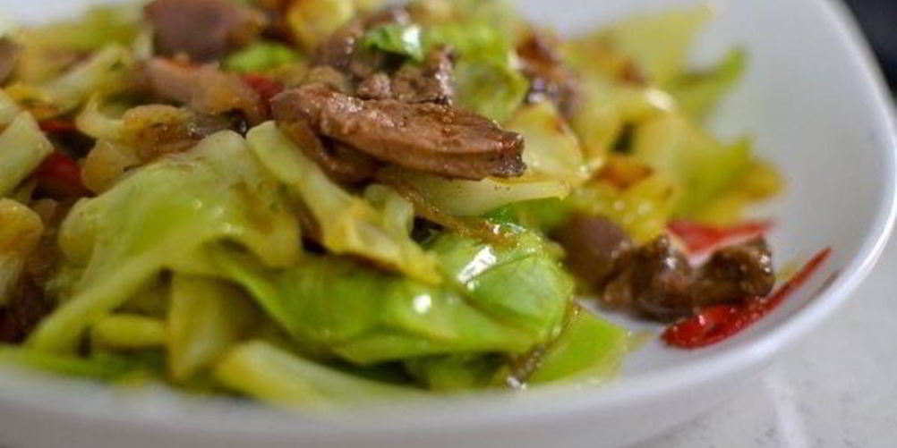Как приготовить куриная печень с капустой