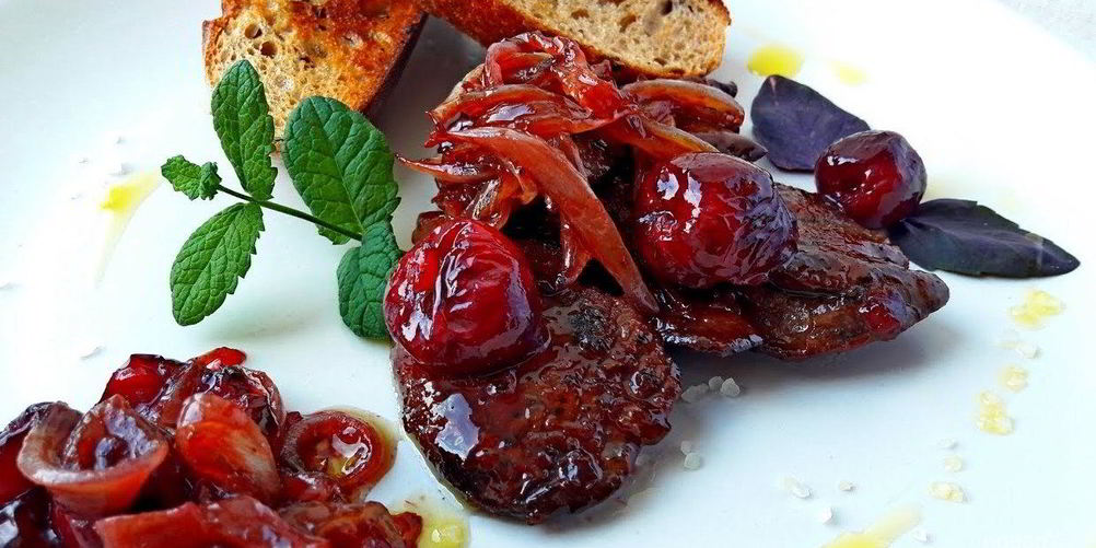 Как приготовить куриная печень с маринованной черешней