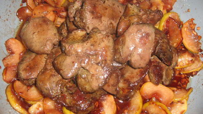 Рецепт Куриная печень с яблоками и имбирем