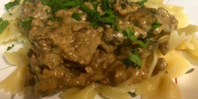 Рецепт куриные сердечки и печень, тушеные в сметане