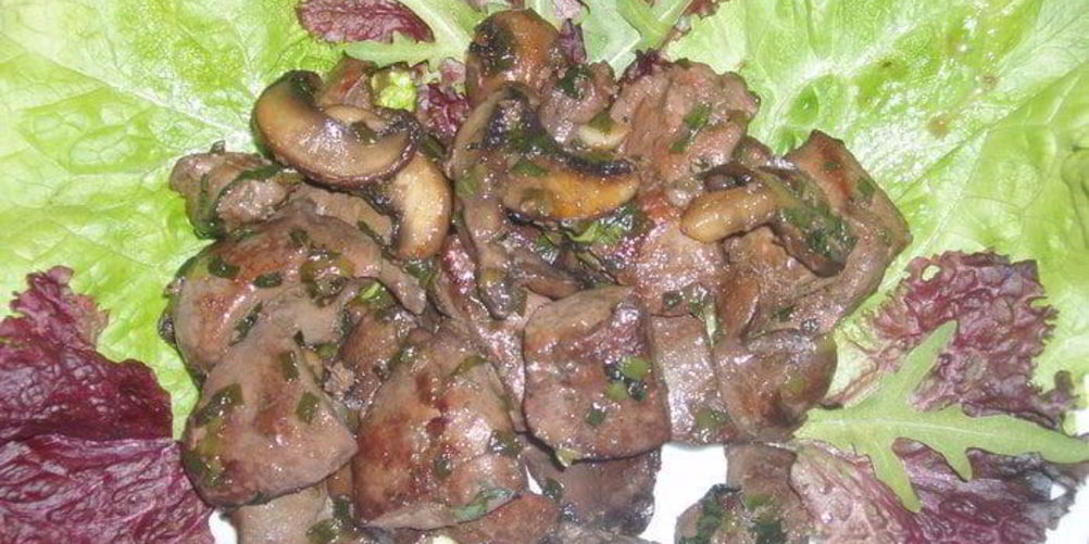 Как приготовить печень кролика под грибным соусом