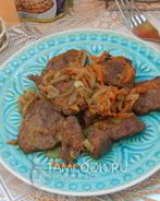 Печень свиная жареная с луком и морковью