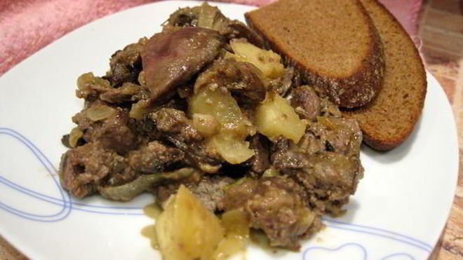 Рецепт Тушеная куриная печень с яблоками
