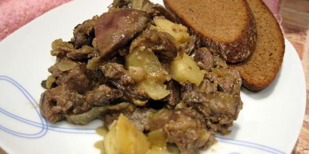 Как приготовить тушеная куриная печень с яблоками