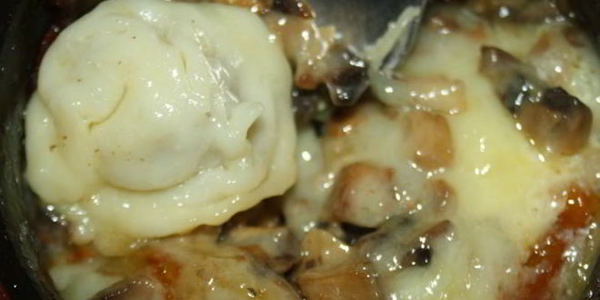 Рецепт пельмени с грибами в горшочках