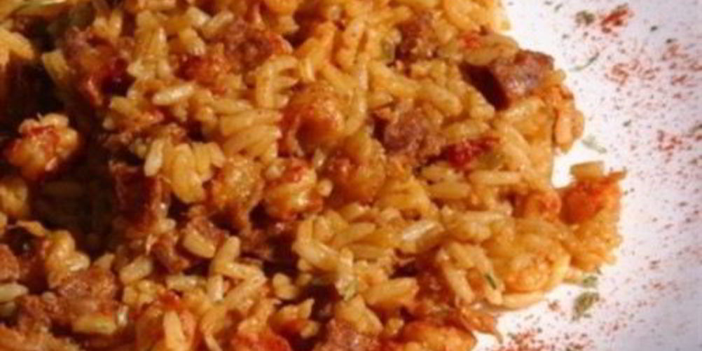 Как приготовить американский плов джамбалайя с говядиной и колбасой