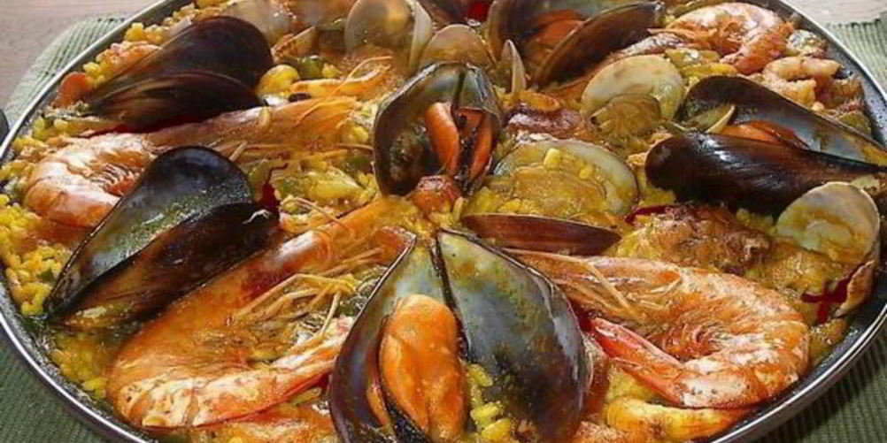 Как приготовить домашняя паэлья с мидиями и креветками