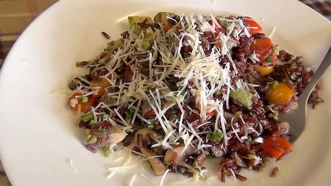 Рецепт Паэлья из красного риса с овощами и сыром