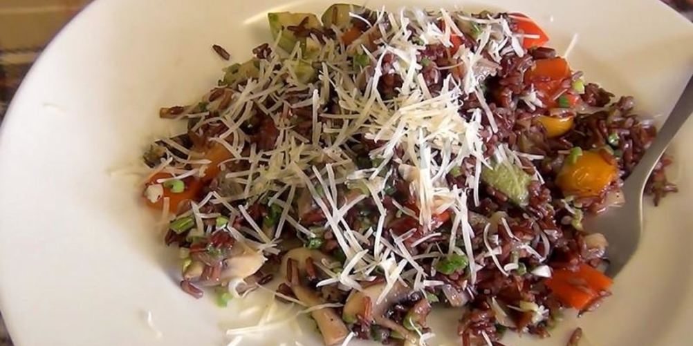 Как приготовить паэлья из красного риса с овощами и сыром