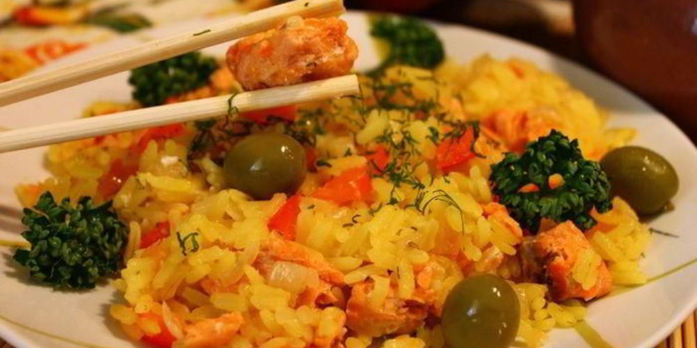 Как приготовить плов с рыбой в горшочке