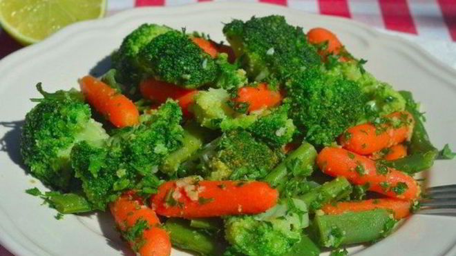 Рецепт Полезный гарнир из брокколи и моркови