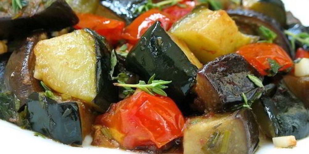 Как приготовить ароматное рагу с кабачками и баклажанами