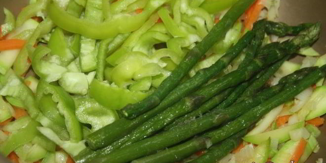 Рецепт диетическое овощное рагу со спаржей и яйцами