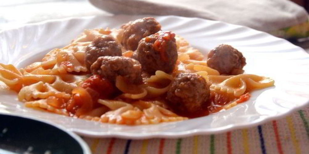 Как приготовить фарфалле с рагу из фрикаделек