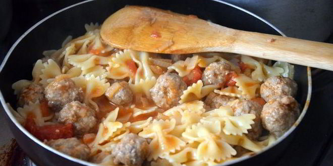 Рецепт фарфалле с рагу из фрикаделек