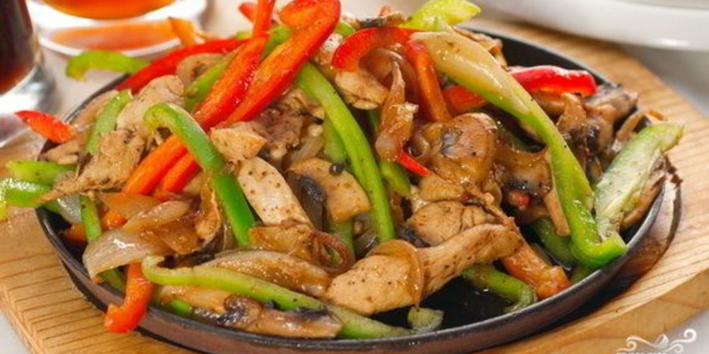 Рецепт рагу из куриного филе со сладким перцем